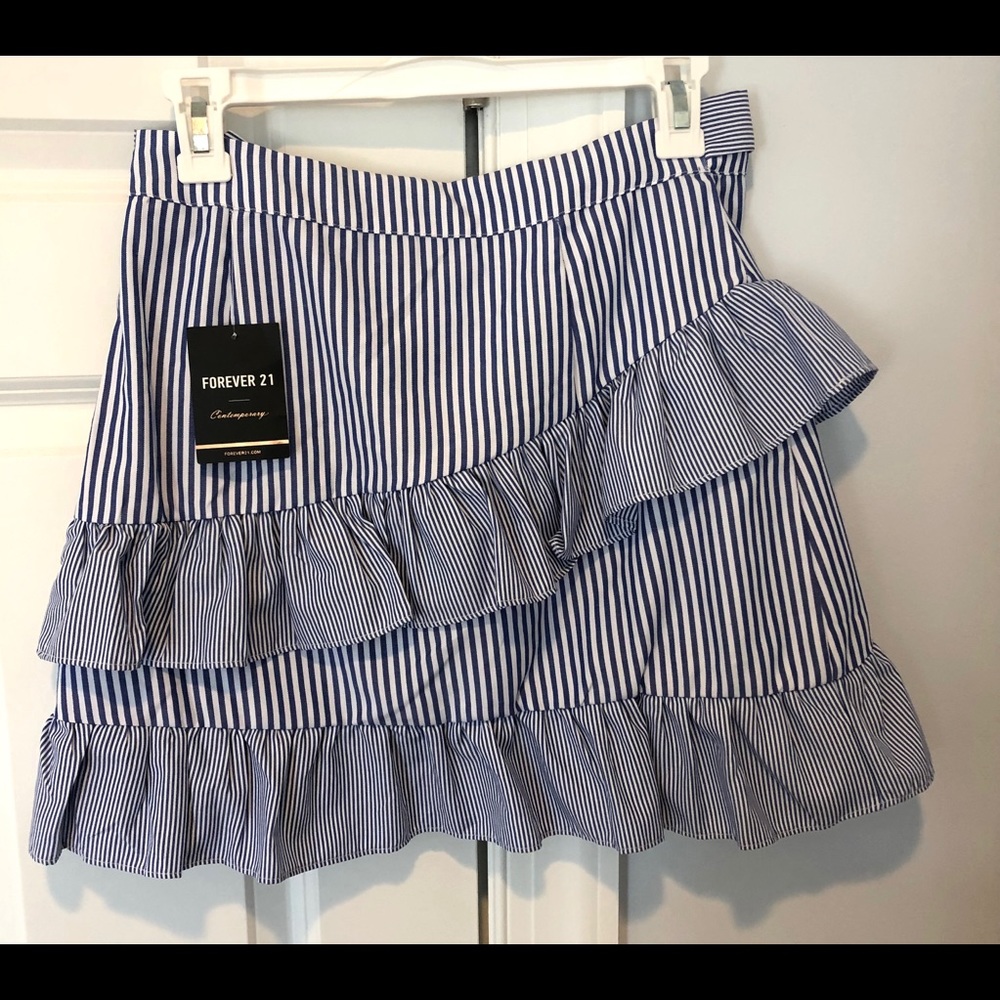 NWT, navy and white tie skirt